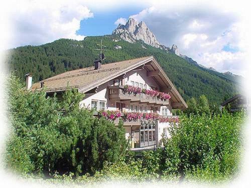 Hotel Villa Mozart Pozza di Fassa Exterior foto