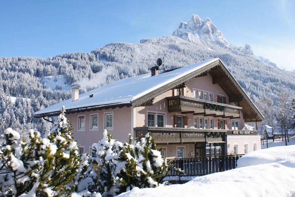 Hotel Villa Mozart Pozza di Fassa Exterior foto