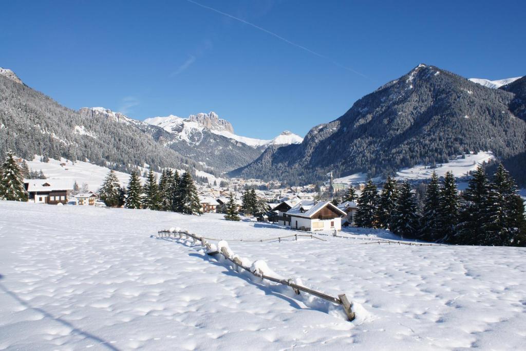 Hotel Villa Mozart Pozza di Fassa Exterior foto